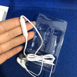 Tai nghe Samsung hộp tim