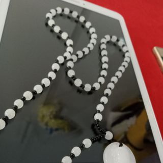 Vòng đeo cổ phong thủy mặt đá