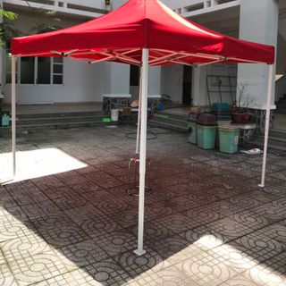 Nhà bạt kích thước ba mét x ba mét ( còn gọi là lều xếp ), khung dày chắc chắn (có nhận may quây xung quanh lều)