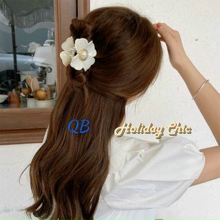 Cặp ngoạm tóc hoa trà.