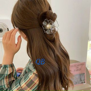 Cặp ngoạm tóc hoa trà.