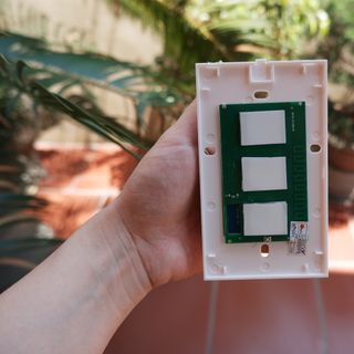 Công tắc cảm ứng thông minh Tuya wifi RF433 1 2 3 4 nút ấn màu đen và trắng
