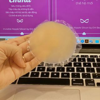 Miếng dán ngực siêu dính tàng hình EMMA dán ti silicon tàng hình bền đẹp siêu dính bất chấp mồ hôi vận động