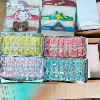 Tấm chắn chống dịch trẻ em đủ màu hình ngộ nghĩnh