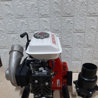 Máy bơm nước chạy xăng