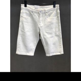 Quần Sort Kaki Nam Kiểu Dáng Giản Đơn Lịch Lãm Sang Trọng Khi Dạo Phố