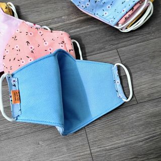khẩu trang vải tôn hoa cao cấp 3 lớp 2 mặt mịn không xù