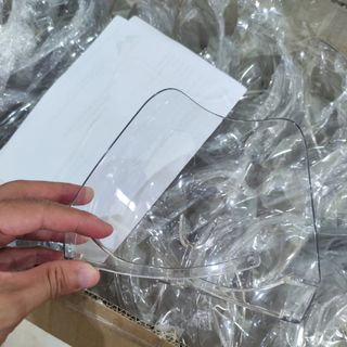 KÍNH CHỐNG GIỌT BẮN COVID