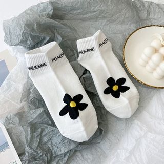 Tất / Vớ Nam Nữ màu trắng in hình hoa cúc mặt cười dễ thương