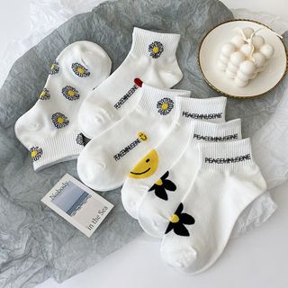 Tất / Vớ Nam Nữ màu trắng in hình hoa cúc mặt cười dễ thương