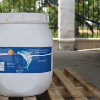 Chlorine Cá Heo 65% - Clorine 65% - Chlorine Trung Quốc {thùng 45kg}