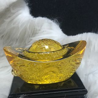 thỏi vàng lưu ly kèm đế gỗ
