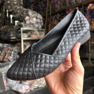 Giày nhựa nữ màu đen không thấm nước 568 giá rẻ giá sỉ