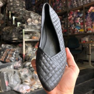 Giày nhựa nữ màu đen không thấm nước 568 giá rẻ