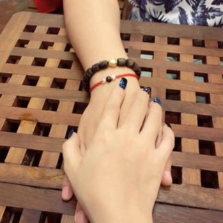 Vòng chỉ đỏ mix bạc và trầm