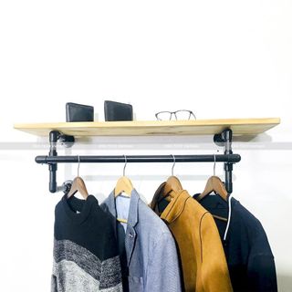 Kệ gỗ treo tường kết hợp giá treo quần áo Putney, chất liệu gỗ thông tự nhiên, kết cấu chắc chắn