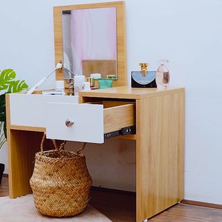 Bàn trang điểm mini ngồi bệt có kèm gương thiết kế độc đáo nhỏ gọn FNL-92