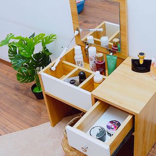 Bàn trang điểm mini ngồi bệt có kèm gương thiết kế độc đáo nhỏ gọn FNL-92