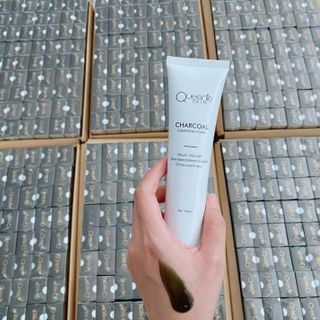 Sữa rửa mặt than hoạt tính Queenie skin