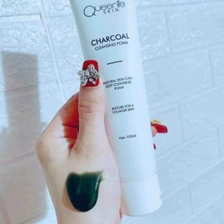 Sữa rửa mặt than hoạt tính Queenie skin