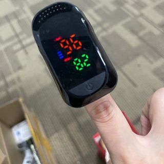 MÁY ĐO NỒNG ĐỘ OXY TRONG MÁU VÀ NHỊP TIM A2