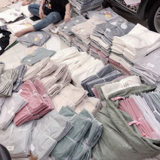Áo thun qc ôm lô giá rẻ chỉ 40/50k.
