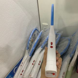 Vợt muỗi POVENA PVN-MQ22 (Trắng - Xanh) chính hãng