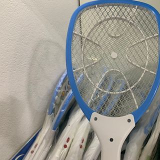 Vợt muỗi POVENA PVN-MQ22 (Trắng - Xanh) chính hãng