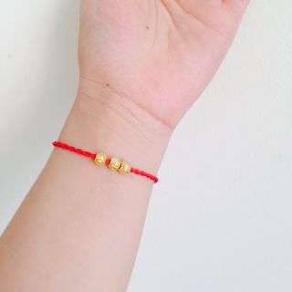 Vòng chỉ đỏ xoắn để mix charm hoặc đeo may mắn