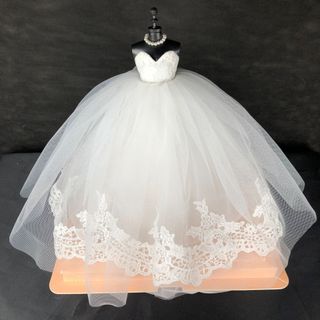 Mô hình váy cưới làm decor trang trí