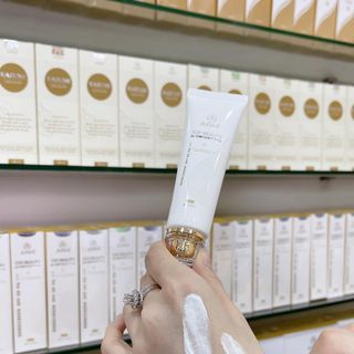 JUSHI Kem chống nắng che khuyết điểm SPF 50+ PA++++ đến từ Nhật Bản