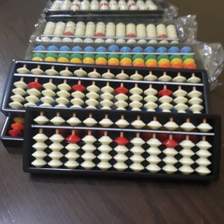 Bàn tính 13 cột màu trắng đỏ