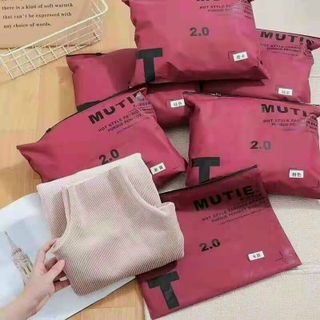 Áo giữ nhiệt Mutie dành cho nữ.