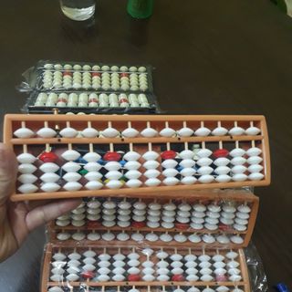 Bàn tính gẩy 13 cột có nút bấm giúp bé học toán nhanh
