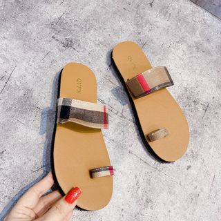 Dép xỏ bệt