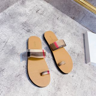Dép xỏ bệt