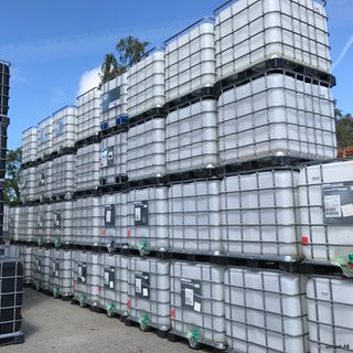 Bồn rỗng IBC 1000 lít khung thép đế gỗ cũ