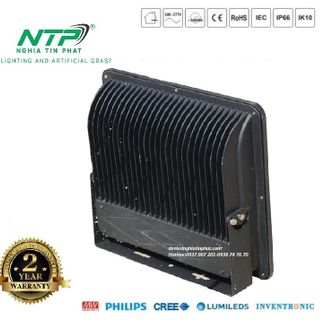 ĐÈN LED CHIẾU XA PHA LY SÂN BÓNG 300W