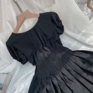 ĐẦM ĐEN TÙNG XẾP LI FORM NGẮN