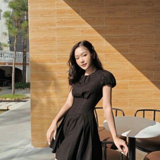 ĐẦM ĐEN TÙNG XẾP LI FORM NGẮN