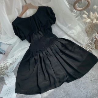 ĐẦM ĐEN TÙNG XẾP LI FORM NGẮN