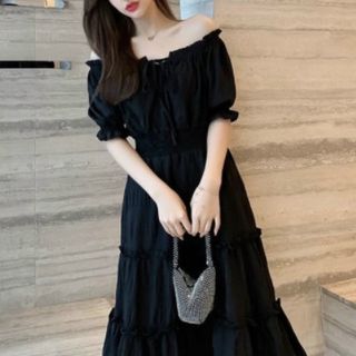 ĐẦM ĐEN TẦNG TRỄ VAI