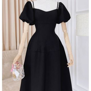 ĐẦM ĐEN TAY PHỒNG DÂY VAI