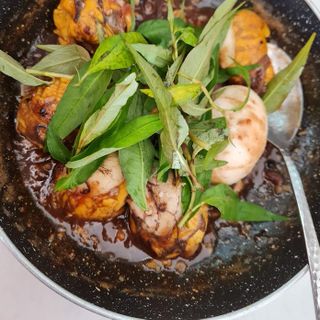 Trứng vịt lộn con non