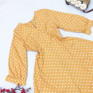 ĐẦM CHẤM BI VÀNG CAM TAY LỠ