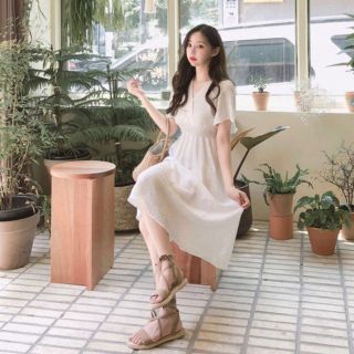 ĐẦM TRẮNG NHÚN EO DÂY SAU