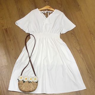 ĐẦM TRẮNG NHÚN EO DÂY SAU