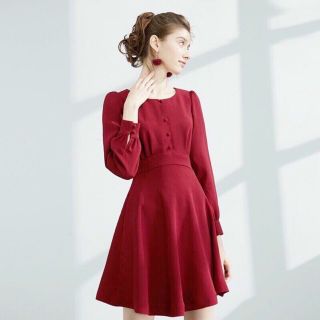 ĐẦM ĐỎ CỔ TRÒN TAY DÀI