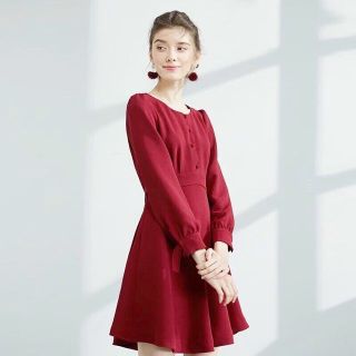 ĐẦM ĐỎ CỔ TRÒN TAY DÀI