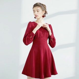 ĐẦM ĐỎ CỔ TRÒN TAY DÀI